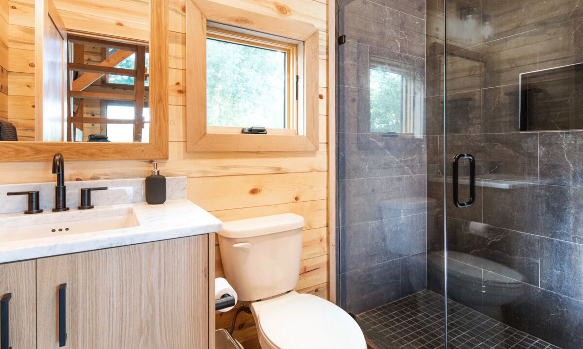 Photo of Bathroom in Laura