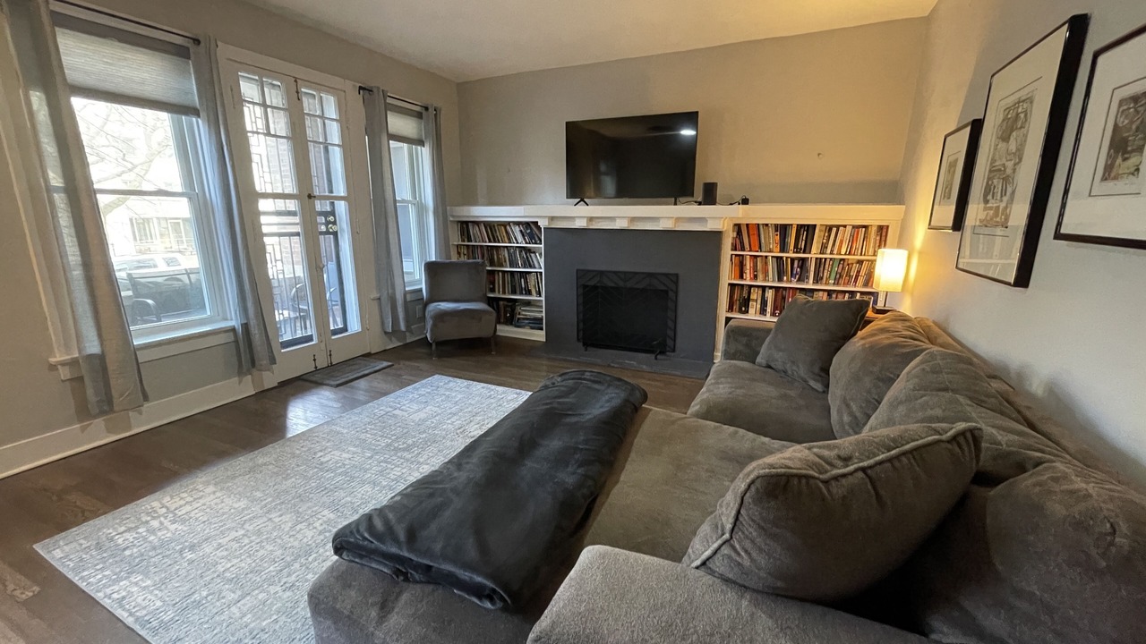 Photo of Livingroom in Rogers Park