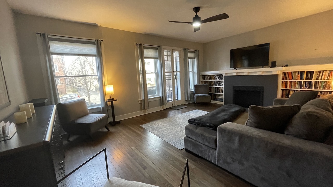 Photo of Livingroom in Rogers Park