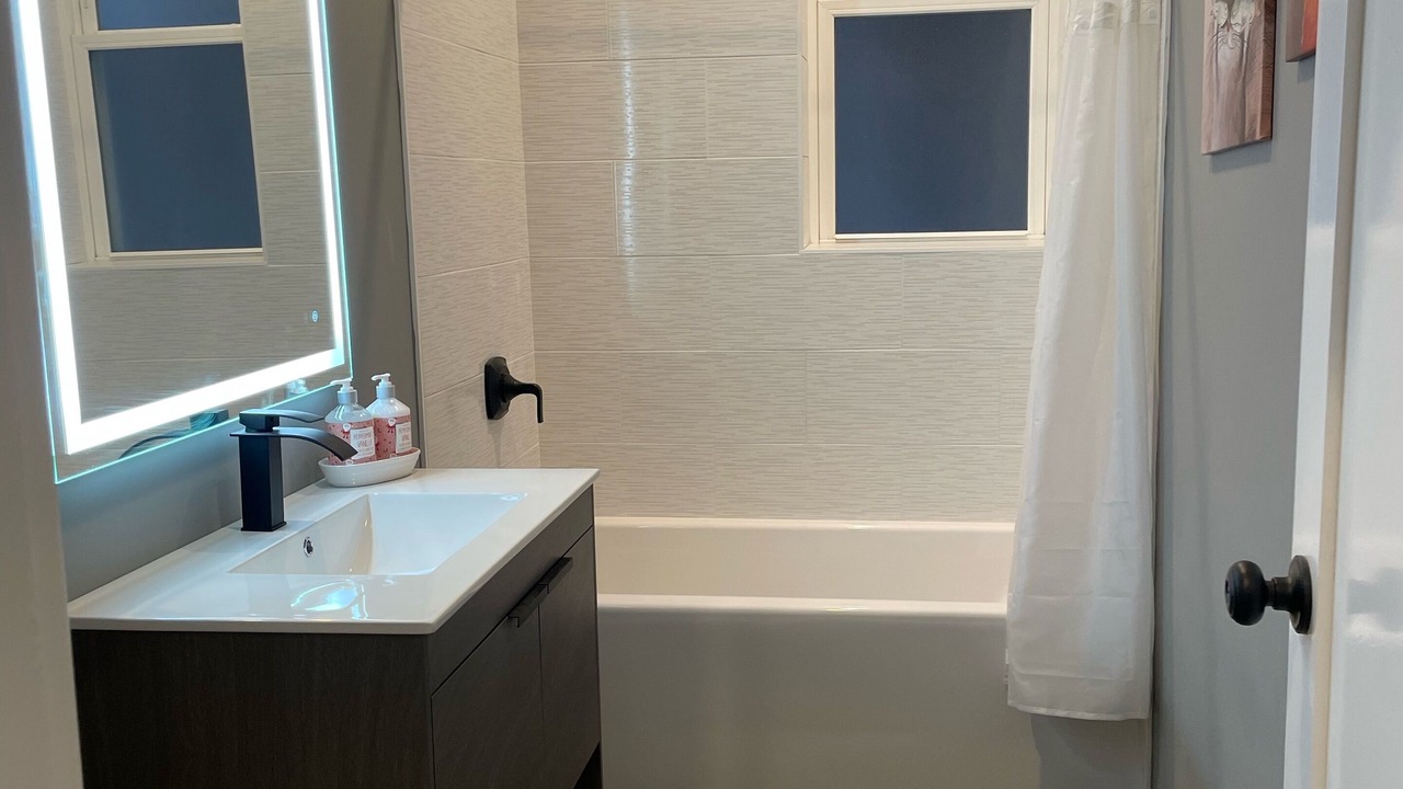 Photo of Bathroom in Rogers Park