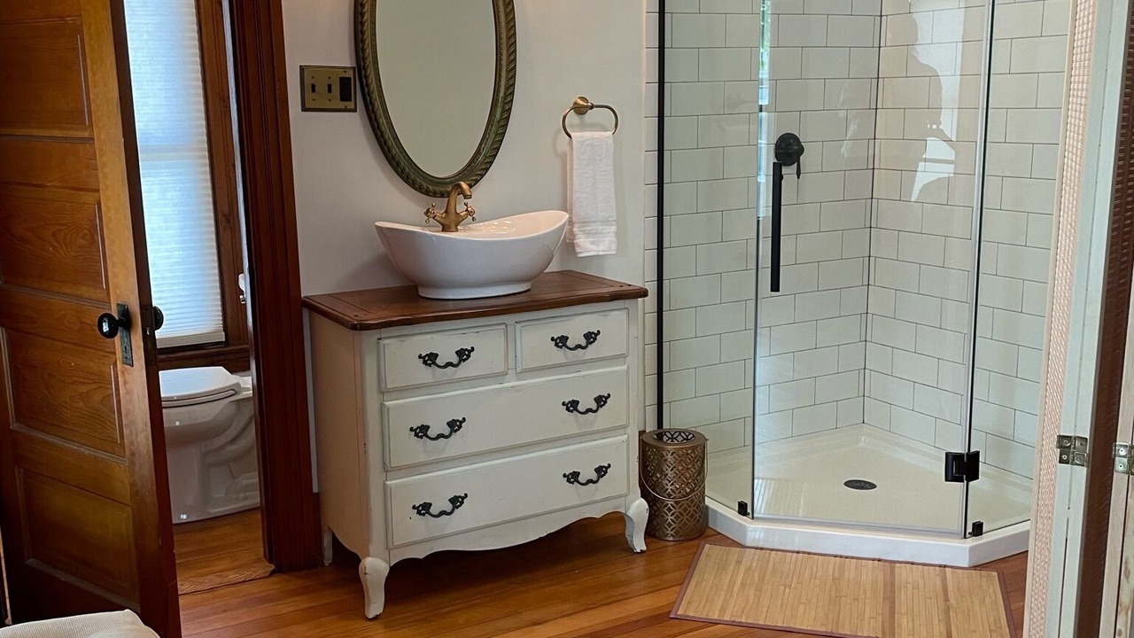 Photo of Bathroom in La Salle
