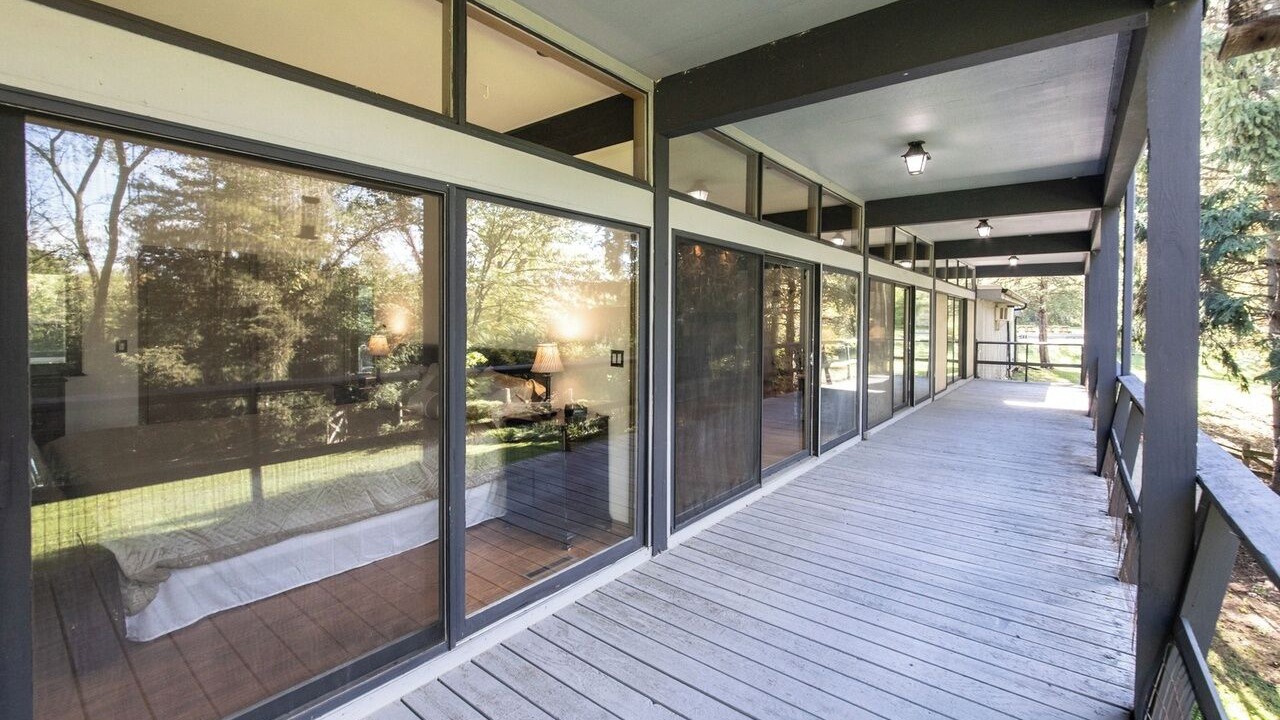 Photo of Patio Balcony in Lake Villa