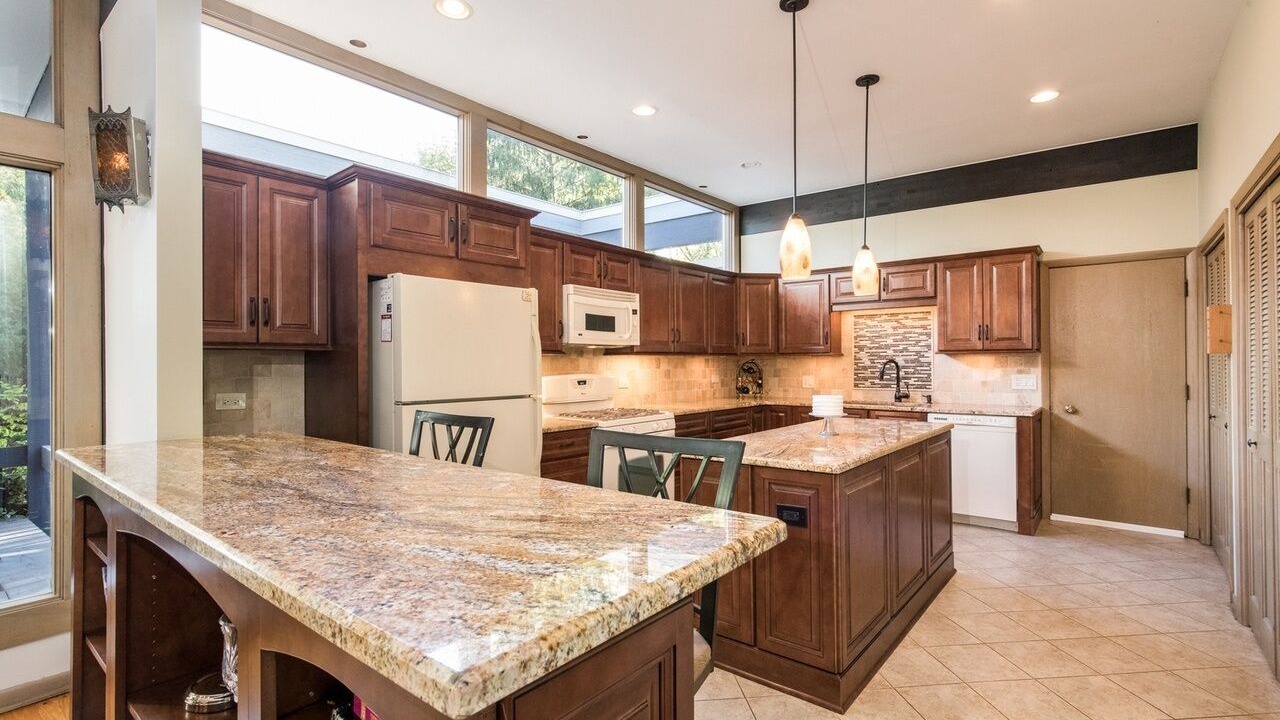 Photo of Kitchen in Lake Villa