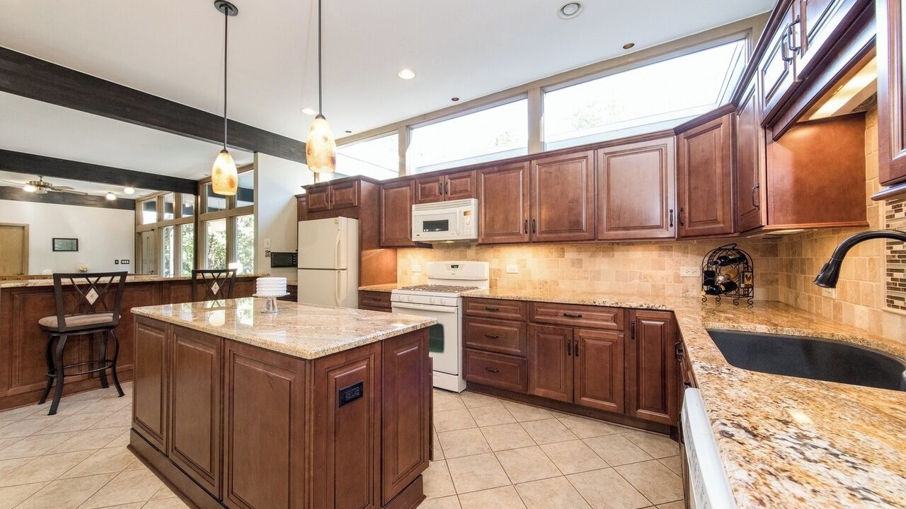 Photo of Kitchen in Lake Villa