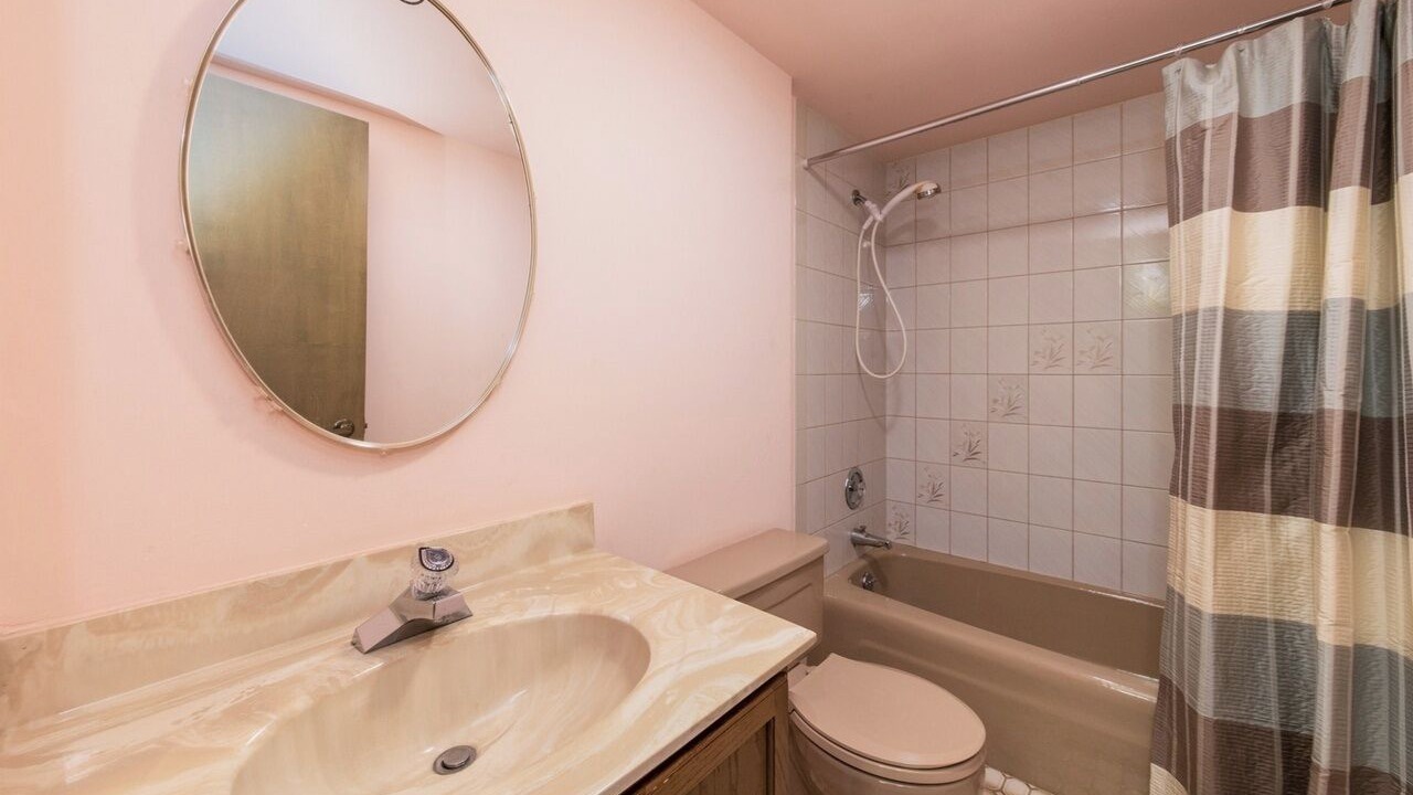 Photo of Bathroom in Lake Villa