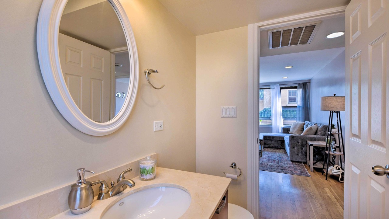 Photo of Bathroom in Rogers Park