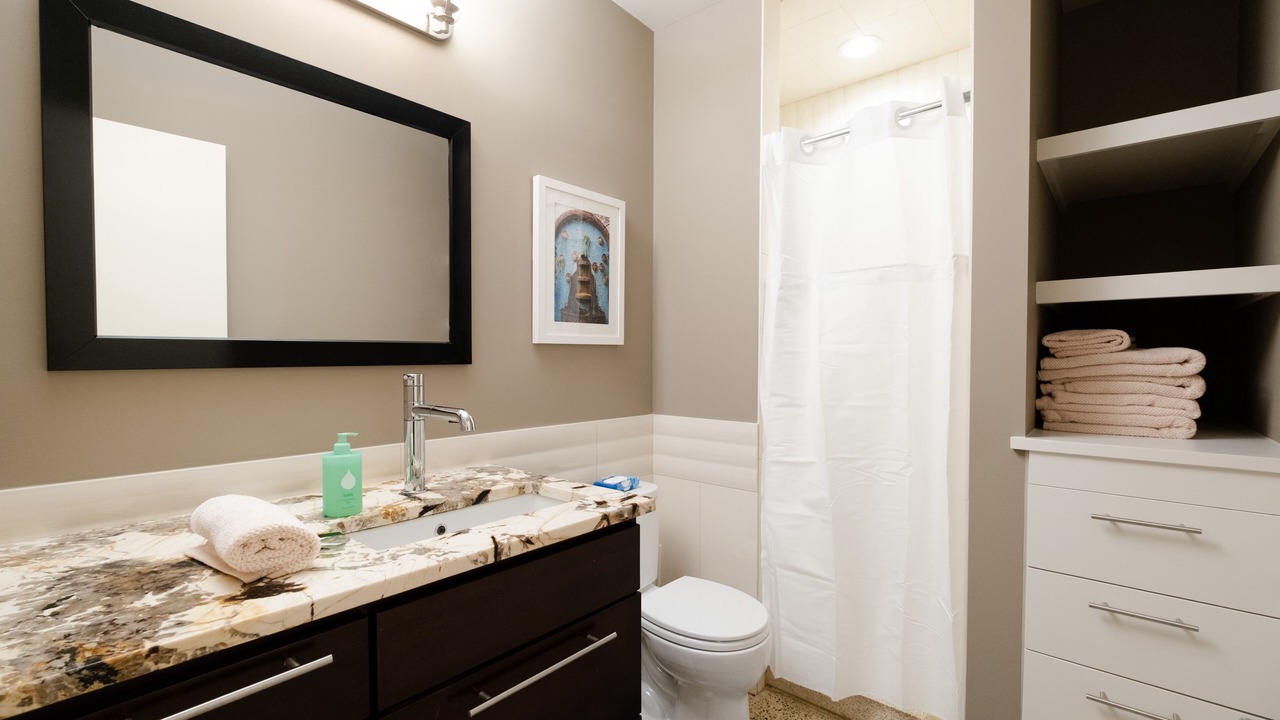 Photo of Bathroom in McKinley Park