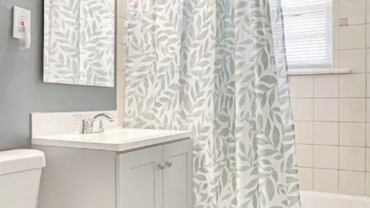 Photo of Bathroom in Lombard