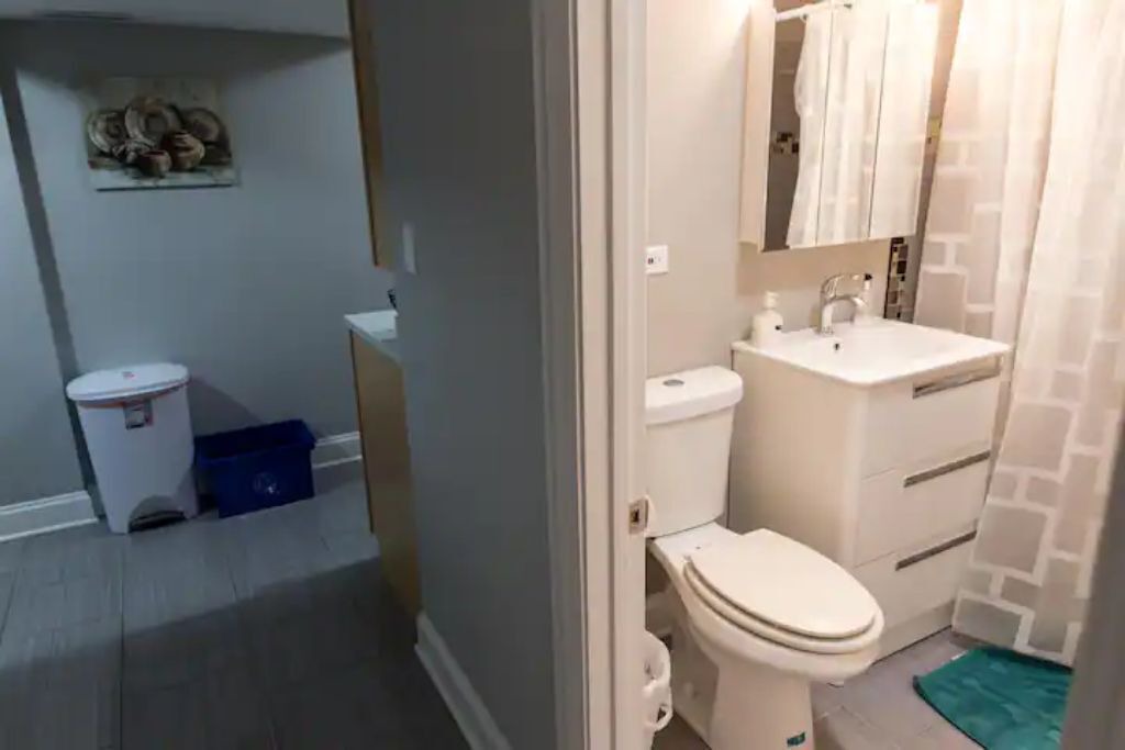 Photo of Bathroom in Albany Park