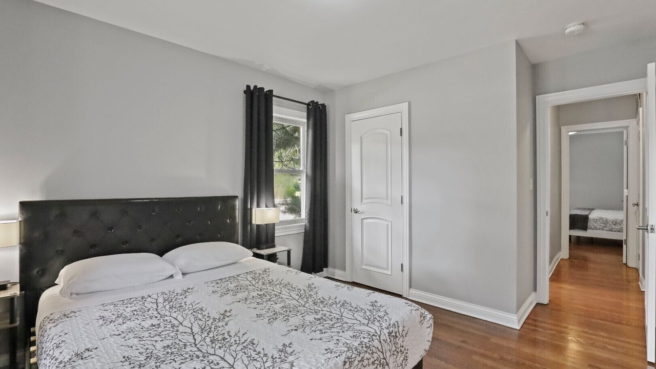 Photo of Bedroom in Des Plaines