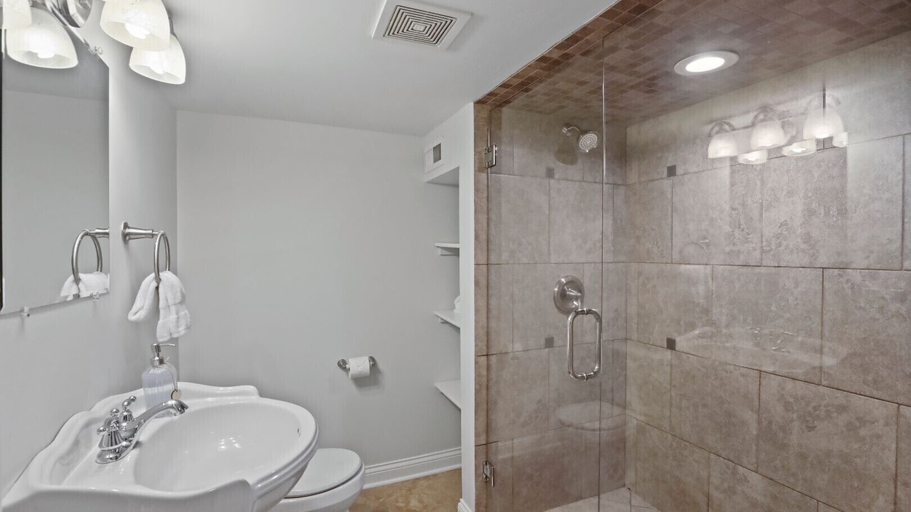 Photo of Bathroom in Des Plaines
