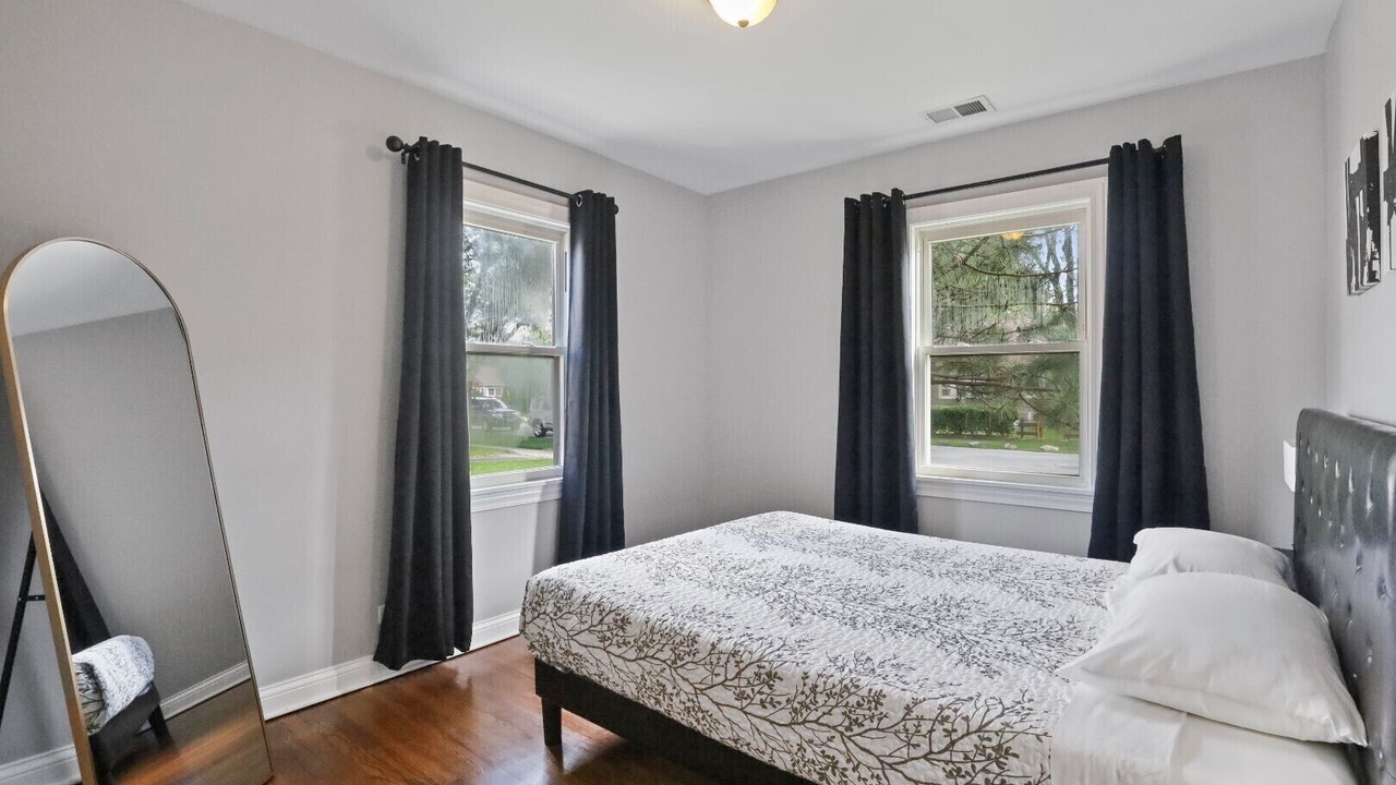 Photo of Bedroom in Des Plaines