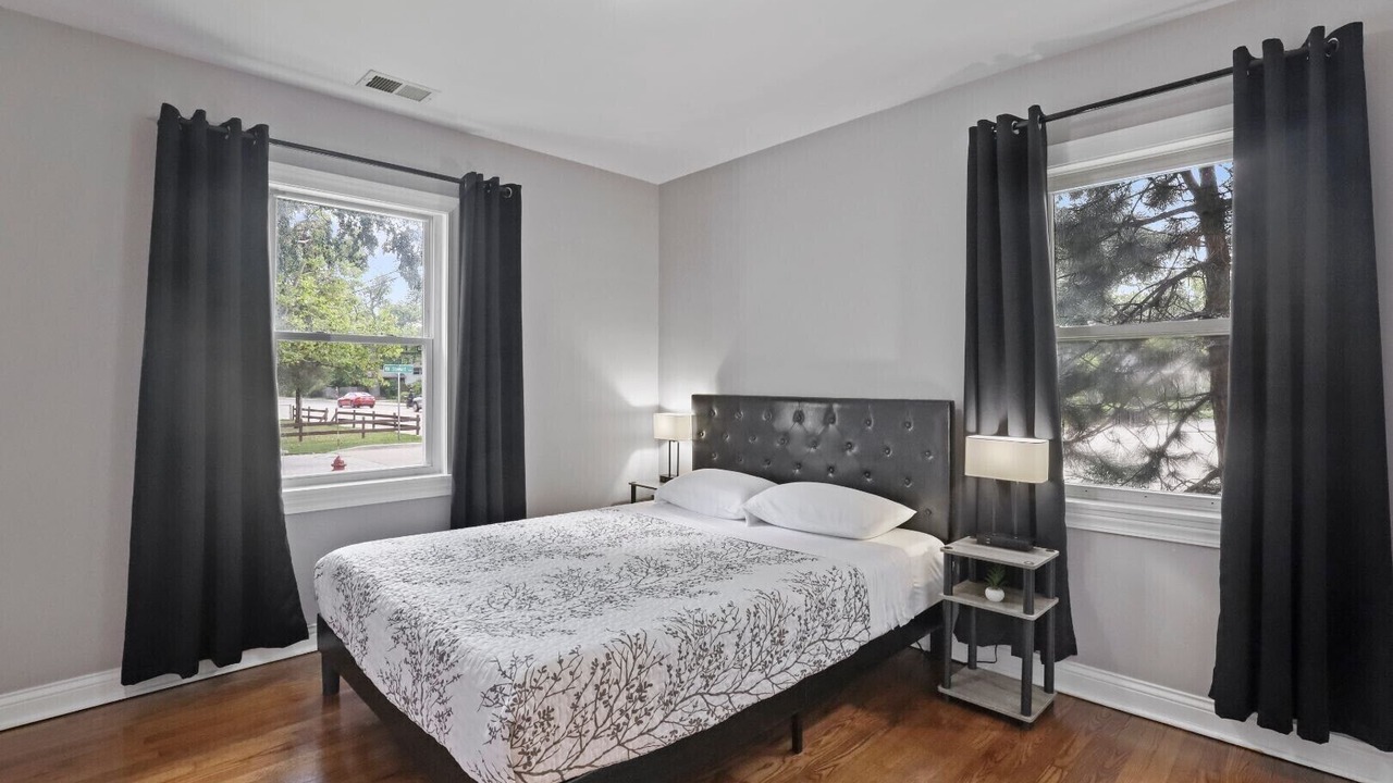 Photo of Bedroom in Des Plaines