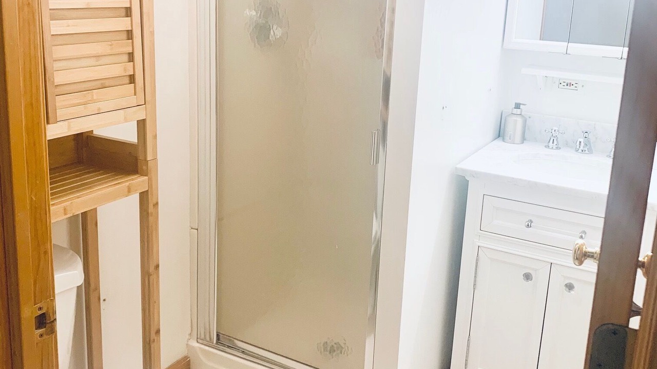 Photo of Bathroom in Logan Square