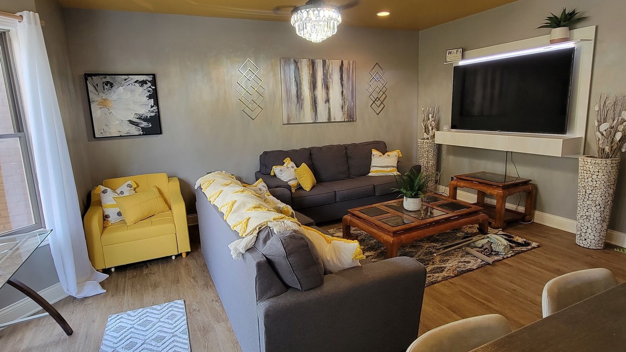 Photo of Livingroom in DeKalb