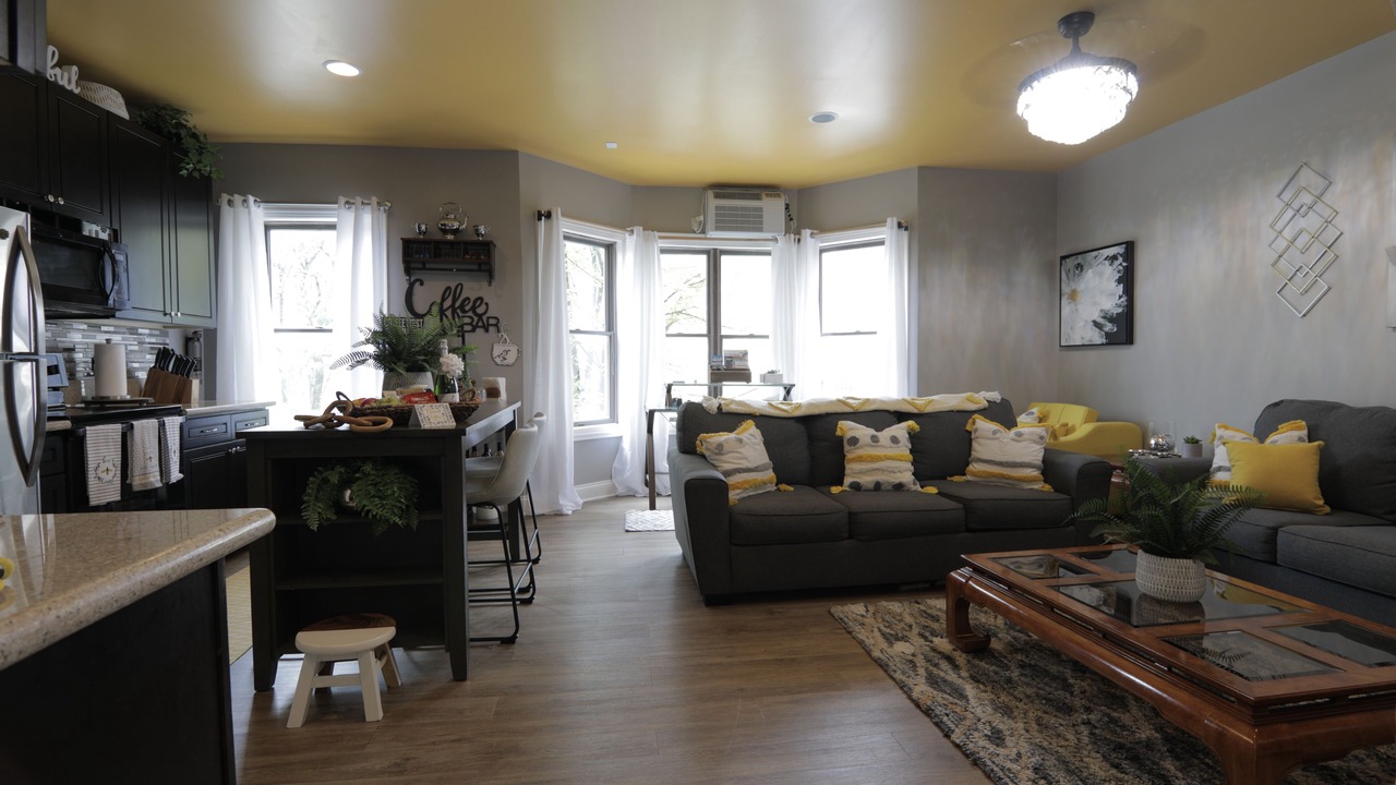 Photo of Livingroom in DeKalb