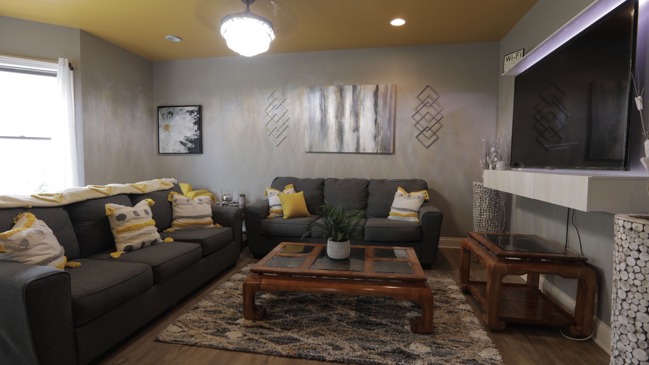 Photo of Livingroom in DeKalb