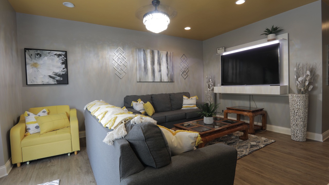 Photo of Livingroom in DeKalb
