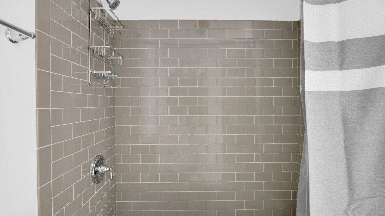 Photo of Bathroom in Lake View East