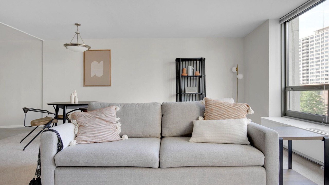 Photo of Livingroom in Lake View East