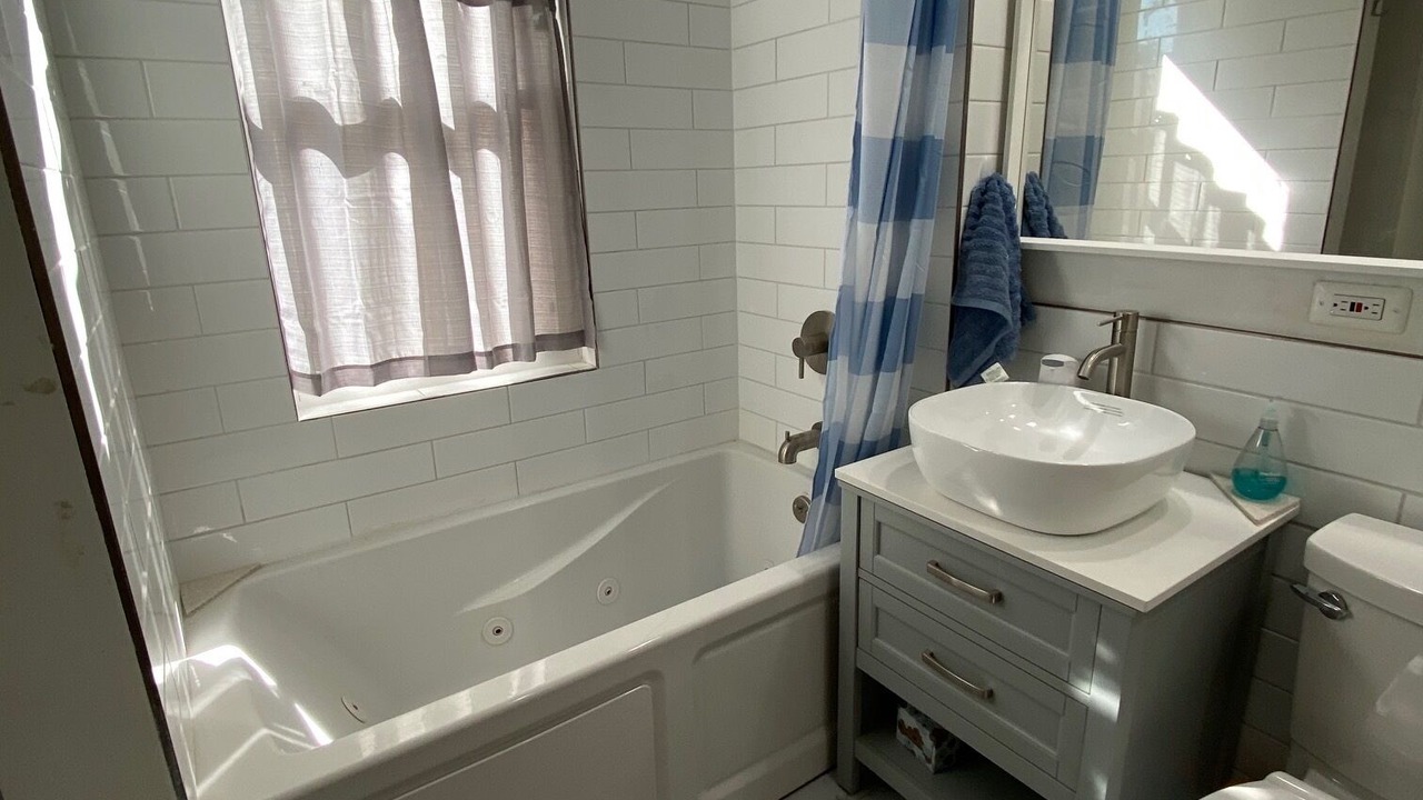 Photo of Bathroom in Belmont Cragin