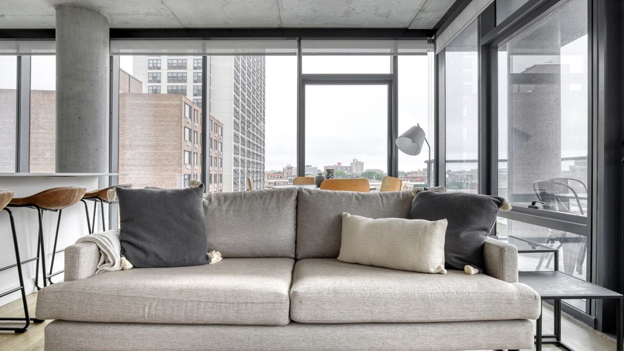 Photo of Livingroom in Lake View East