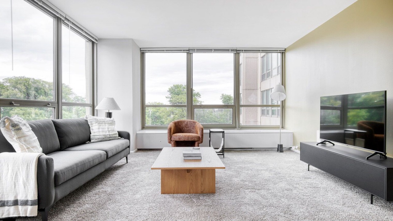 Photo of Livingroom in Lake View East