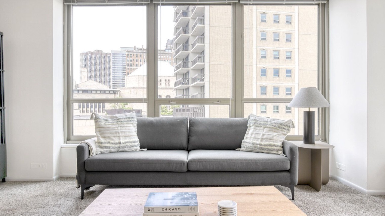 Photo of Livingroom in Lake View East