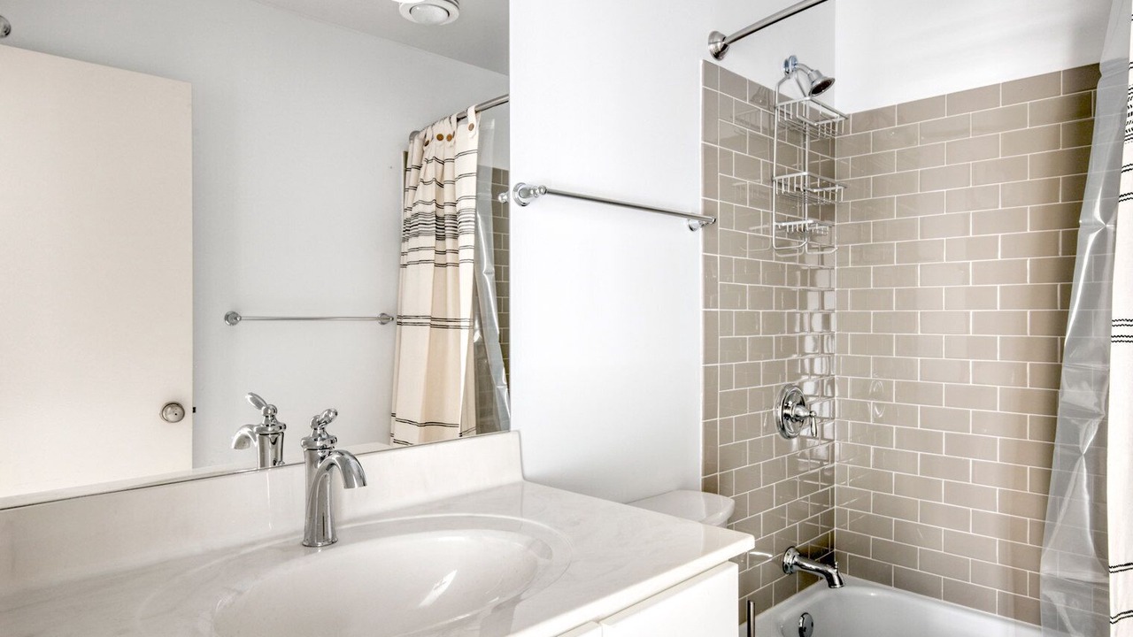 Photo of Bathroom in Lake View East