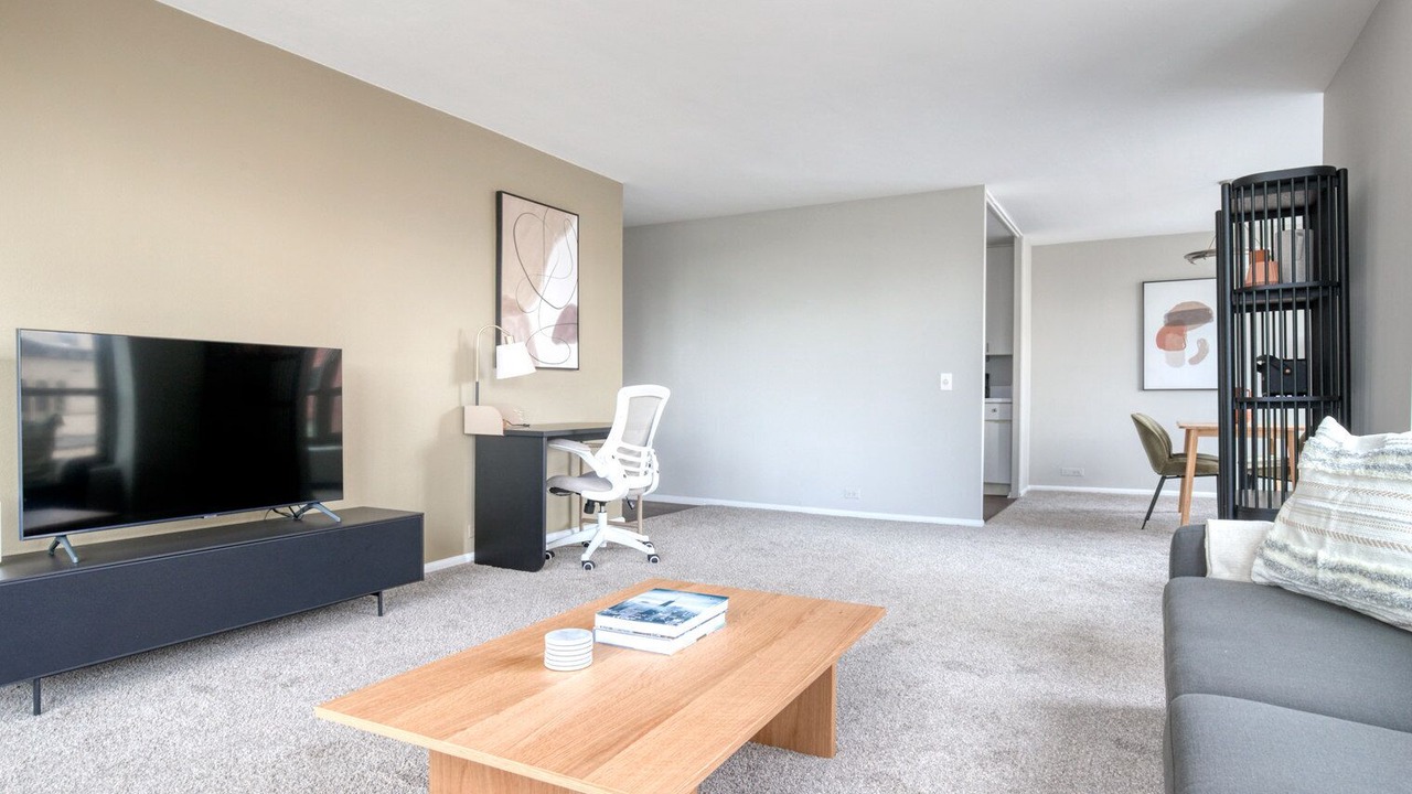 Photo of Livingroom in Lake View East