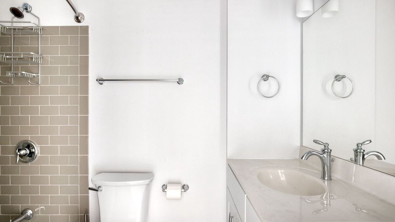 Photo of Bathroom in Lake View East