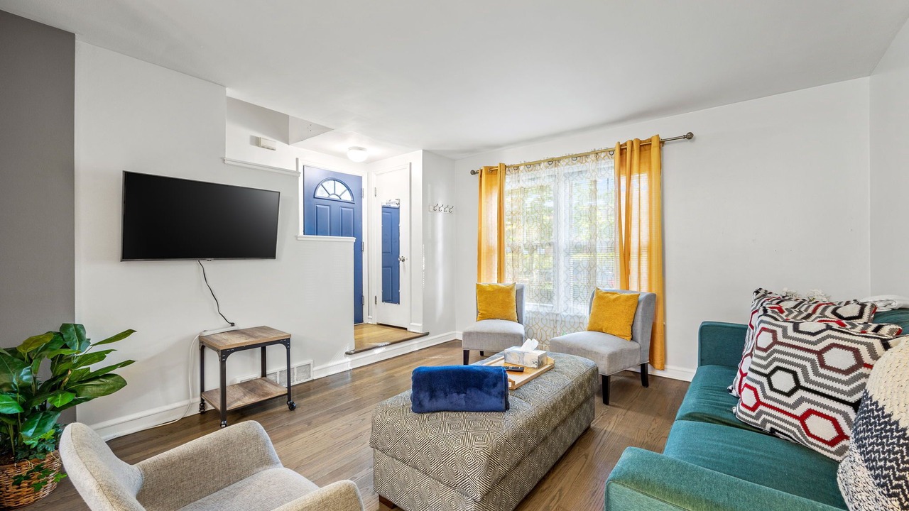Photo of Livingroom in Belmont Cragin