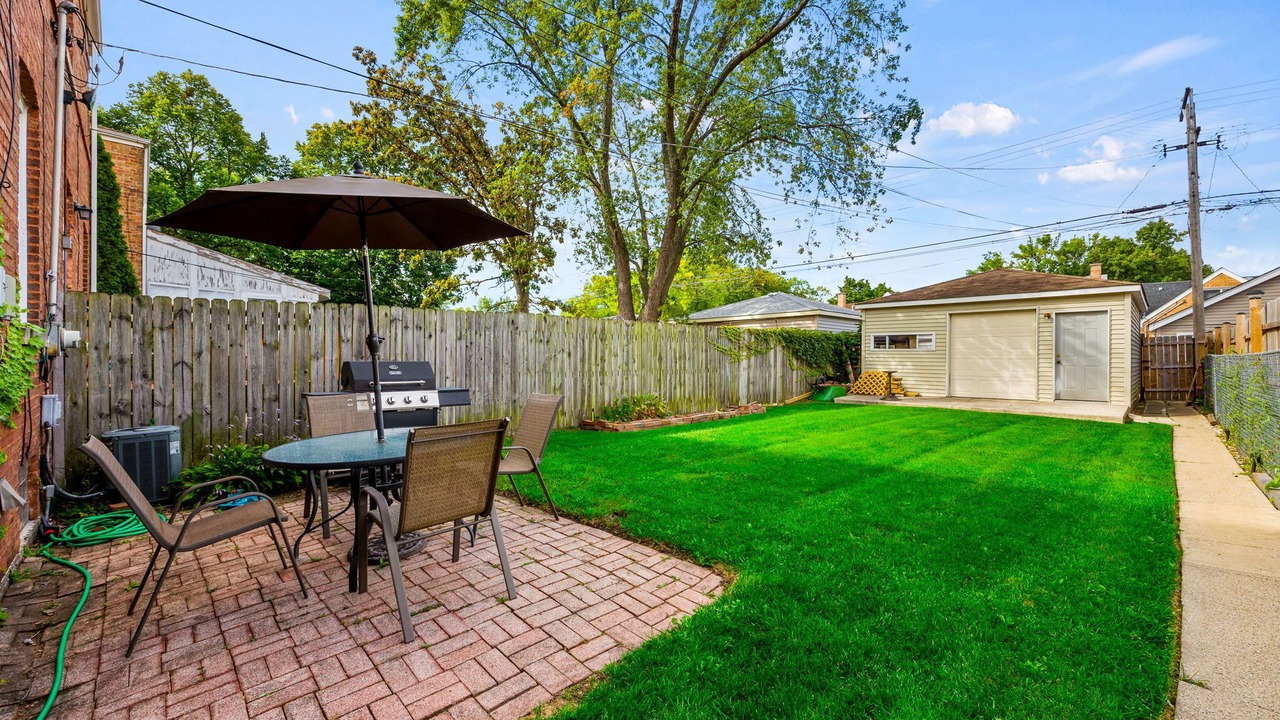 Photo of Outdoor in Belmont Cragin