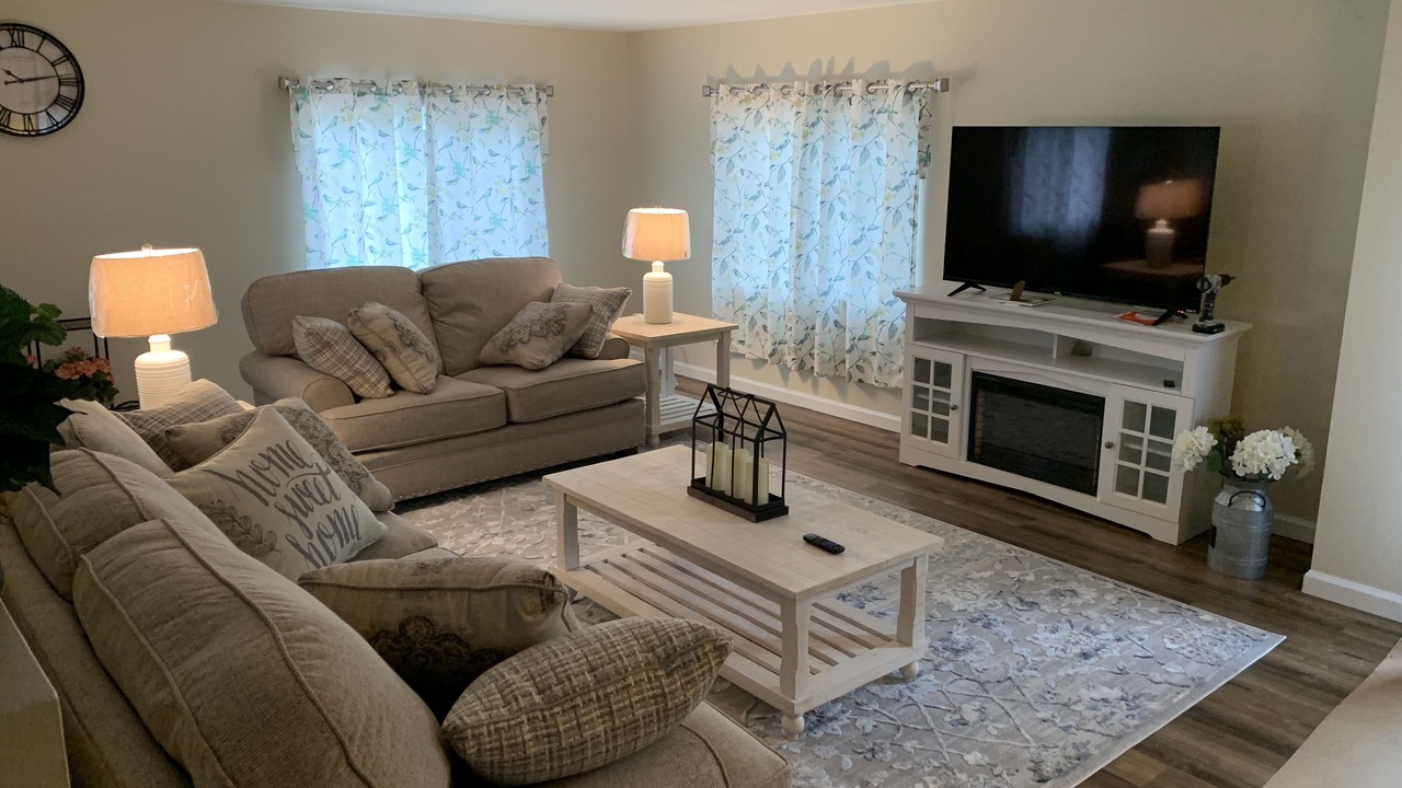 Photo of Livingroom in Litchfield