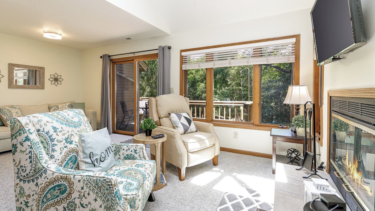 Photo of Livingroom in The Galena Territory