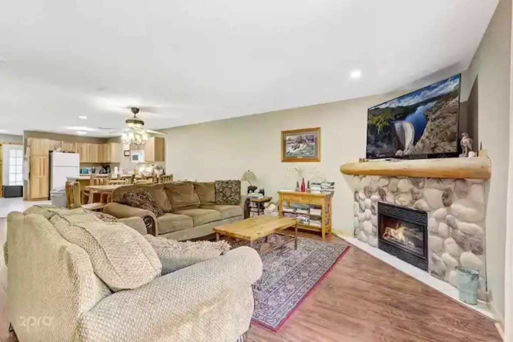 Photo of Livingroom in Utica