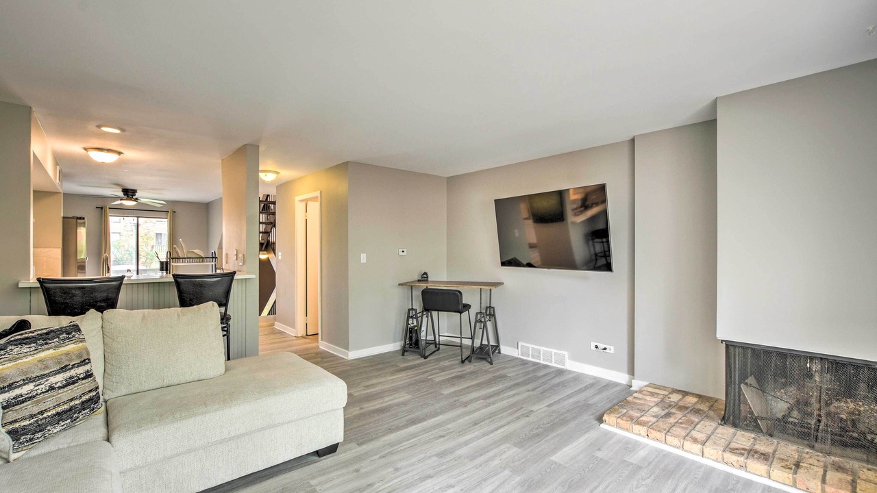 Photo of Livingroom in Schaumburg