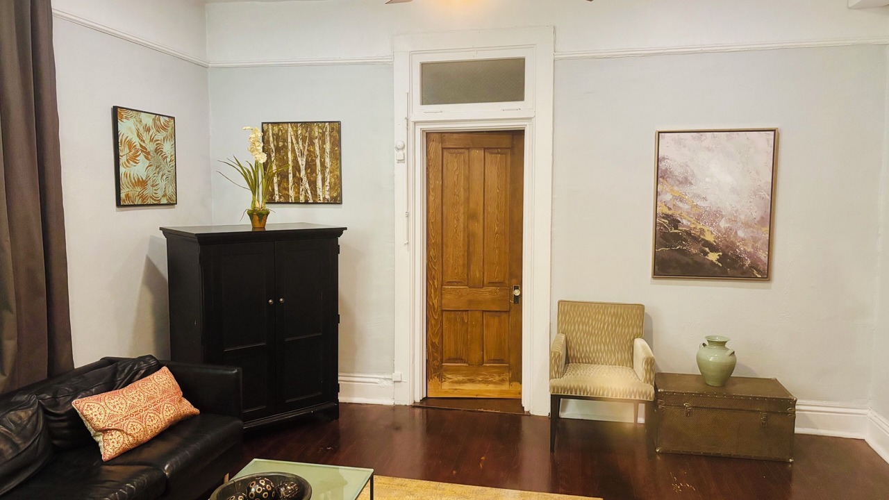 Photo of Livingroom in West Town