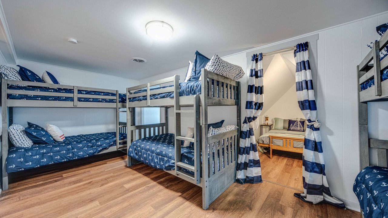 Photo of Bedroom in Lake Catherine