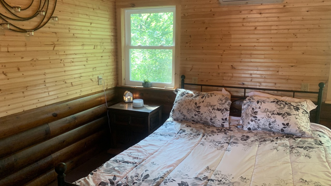 Photo of Bedroom in Holcomb