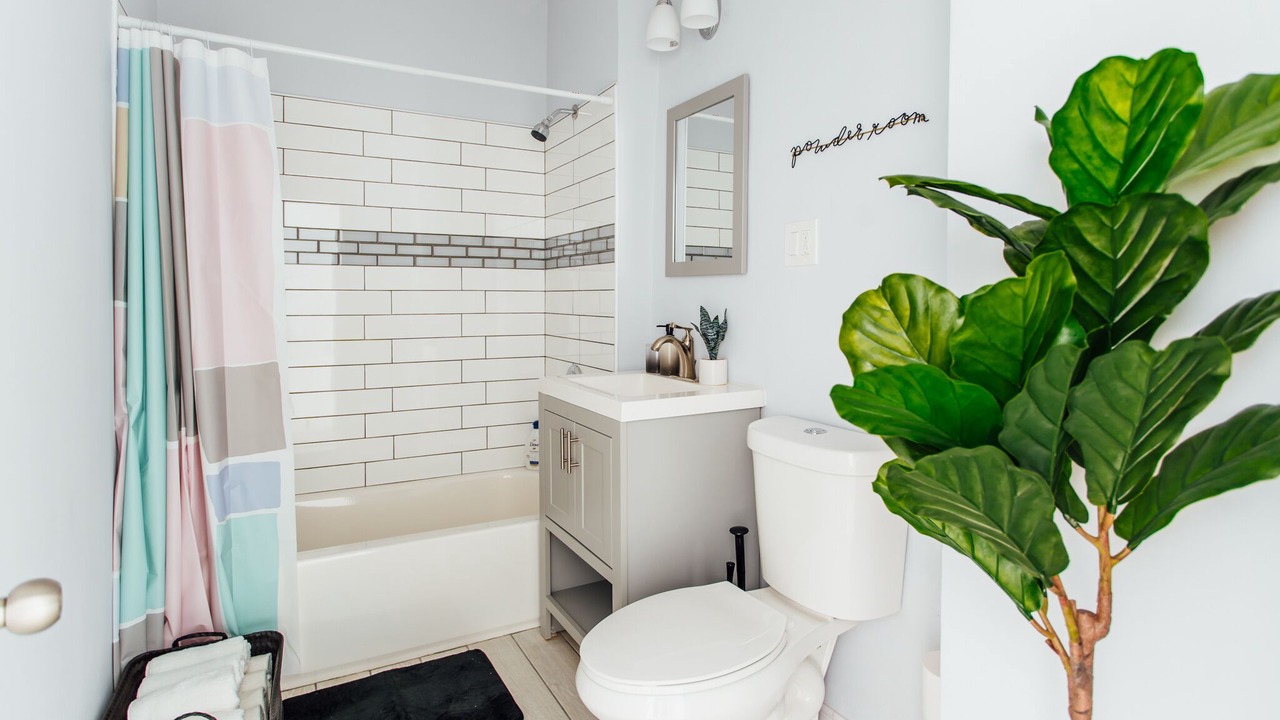 Photo of Bathroom in Logan Square