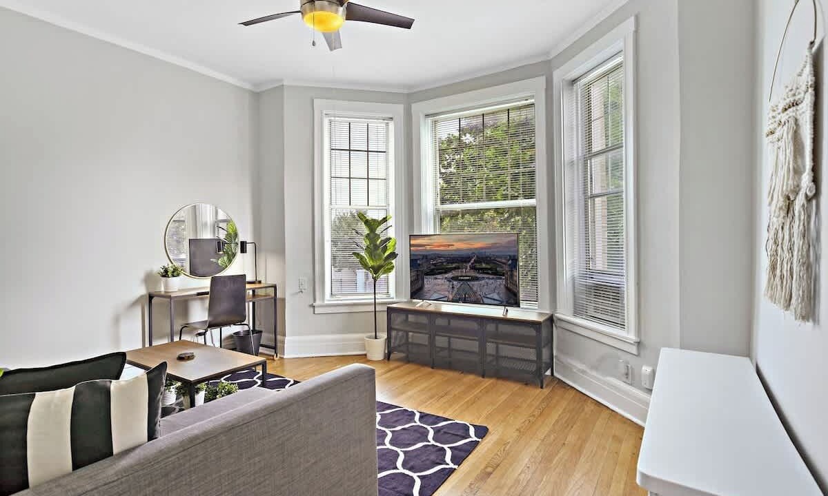Photo of Livingroom in Wrigleyville