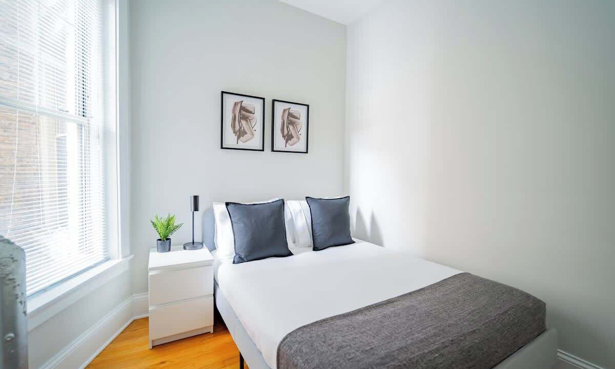 Photo of Bedroom in Wrigleyville