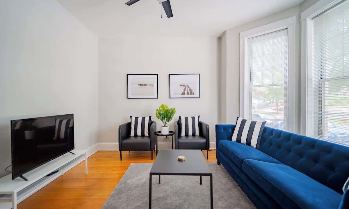 Photo of Livingroom in Wrigleyville