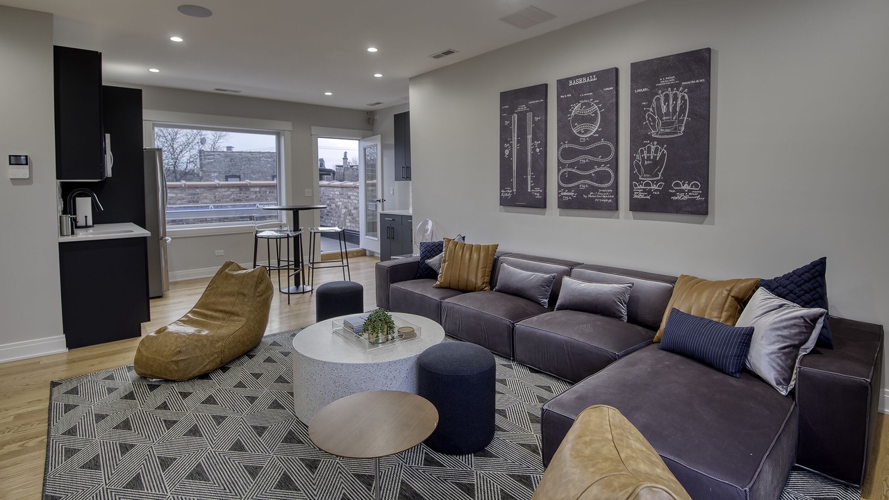 Photo of Livingroom in Wrigleyville