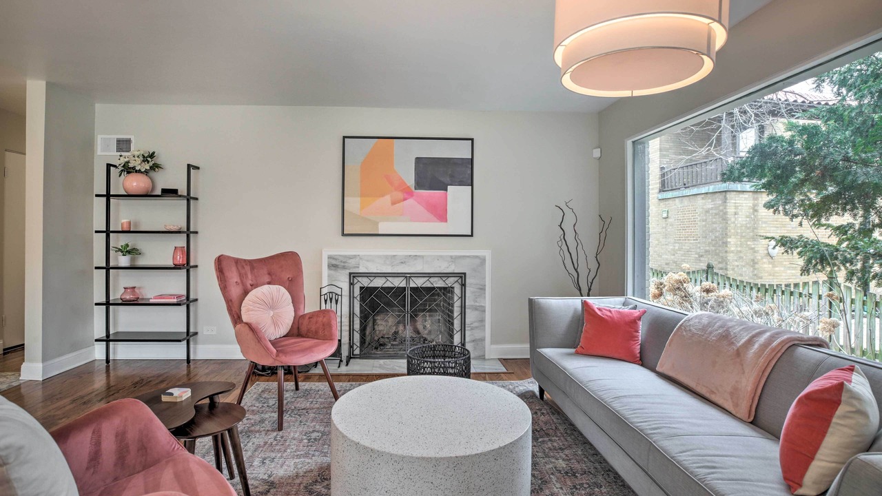 Photo of Livingroom in Glen Ellyn