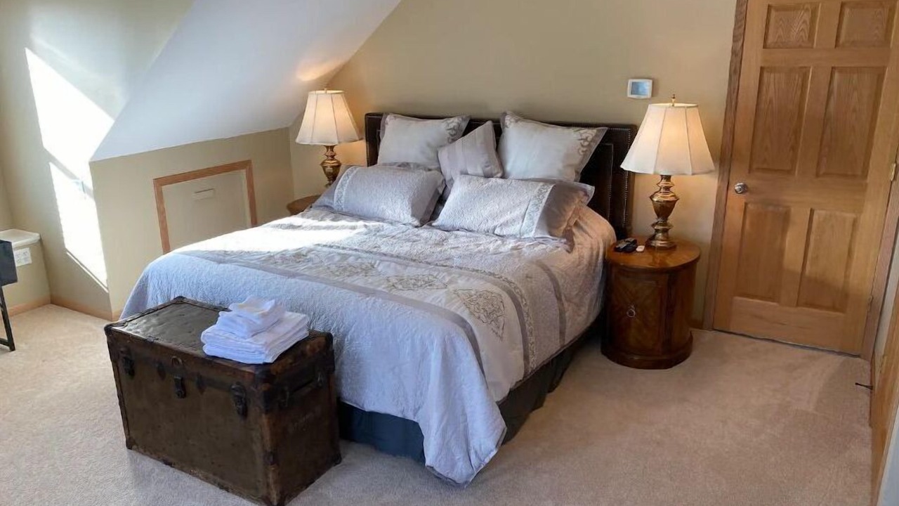 Photo of Bedroom in Solon Mills