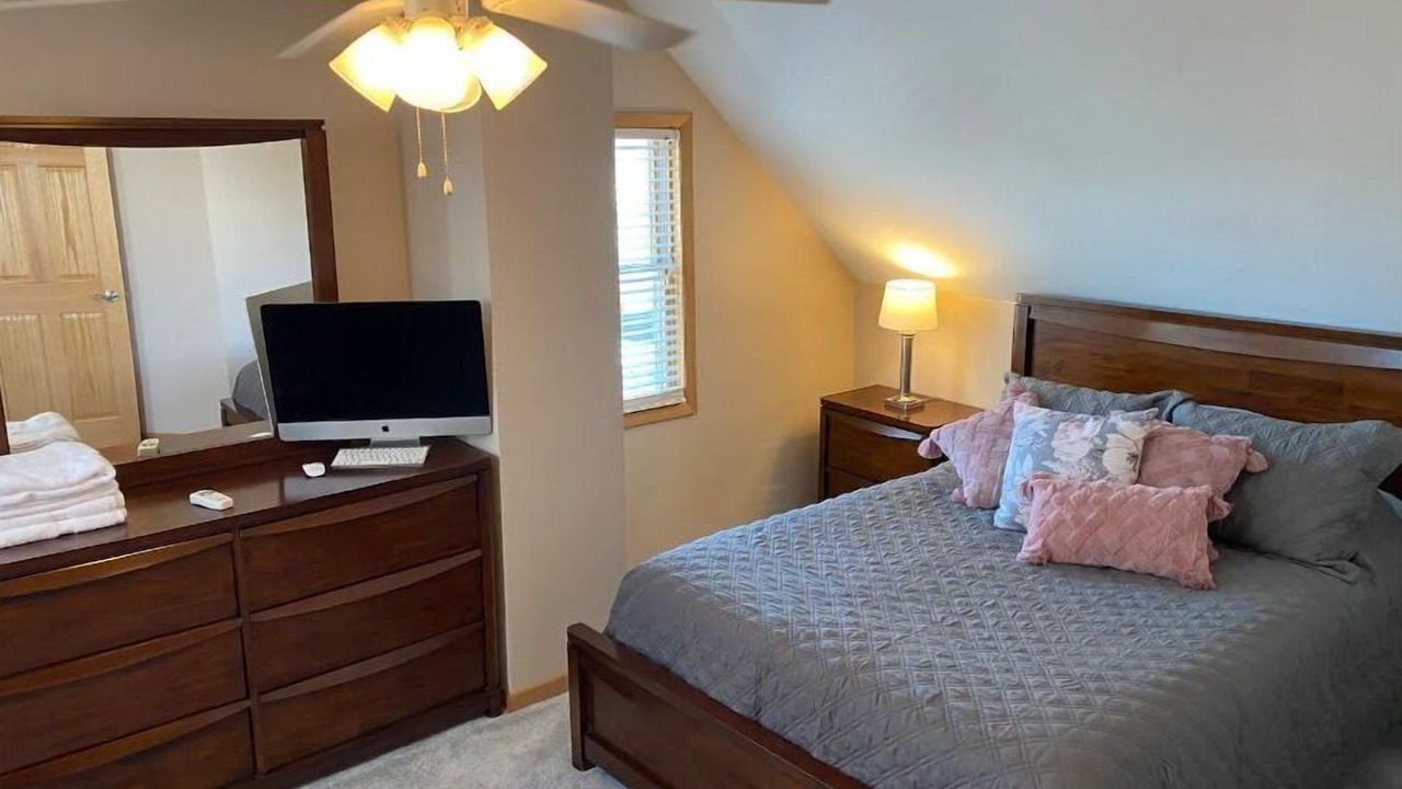 Photo of Bedroom in Solon Mills