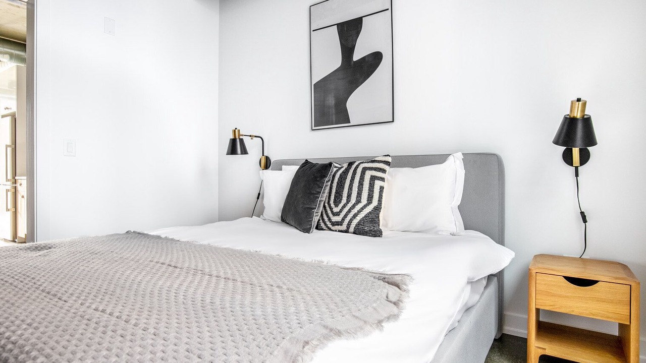 Photo of Bedroom in Near North Side