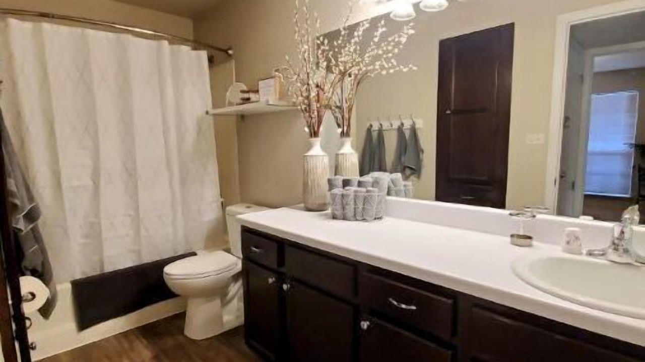 Photo of Bathroom in Lombard